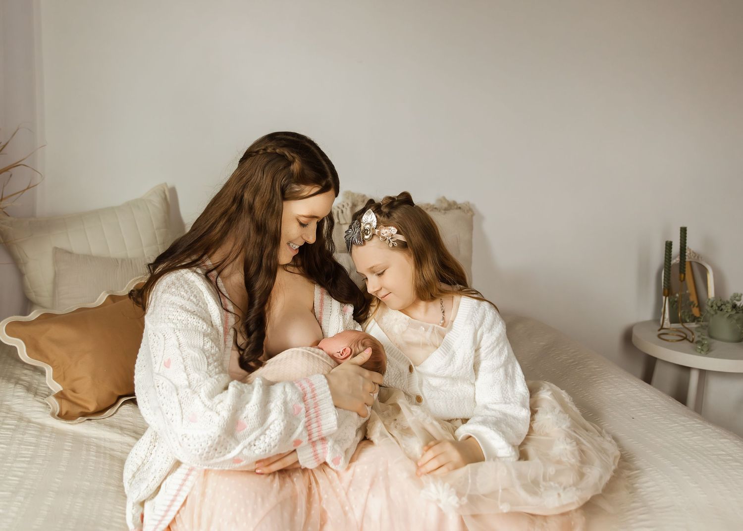 Lifestyle Newborn photoshoot in Central Illinois