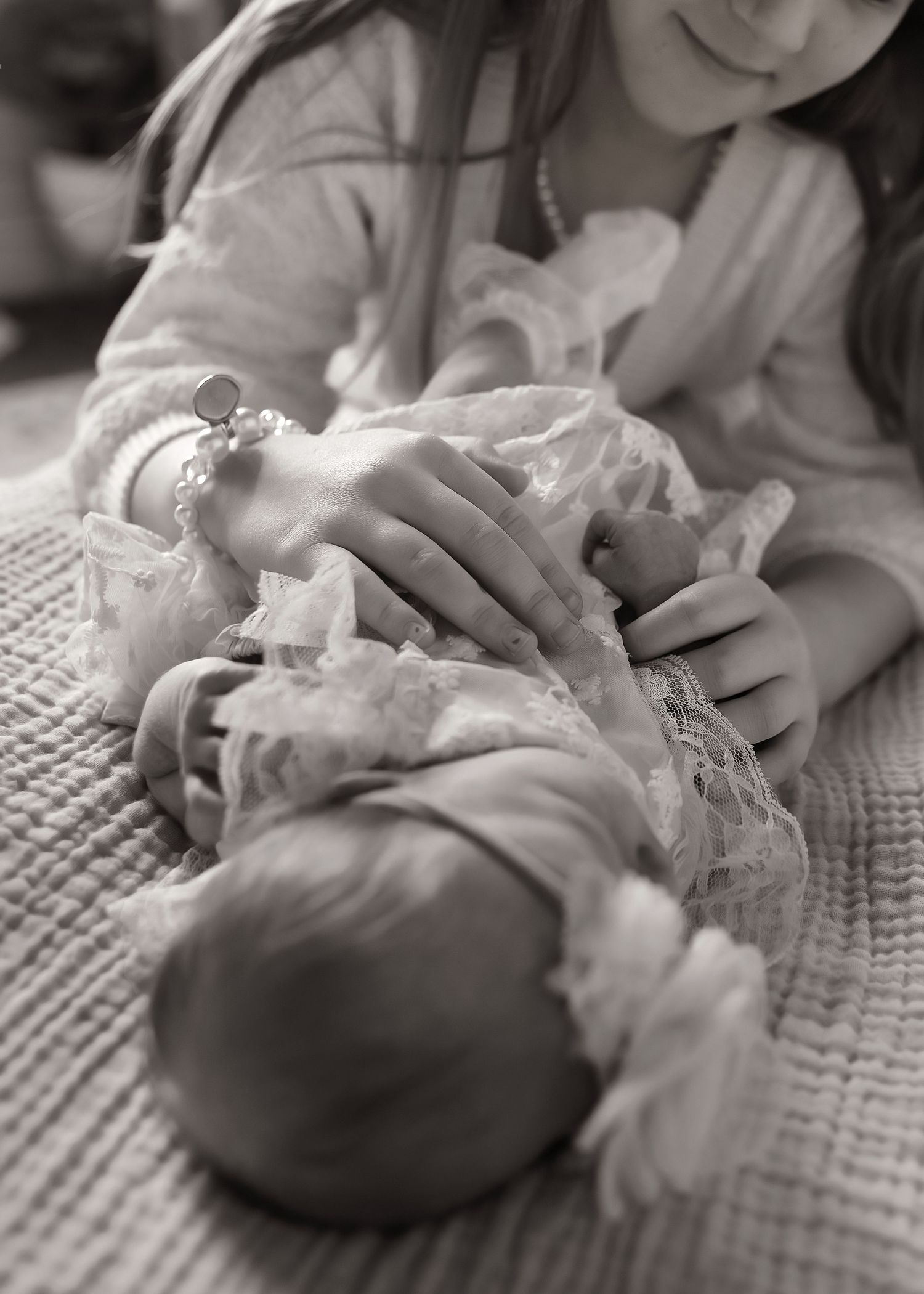 Lifestyle Newborn photoshoot in Central Illinois