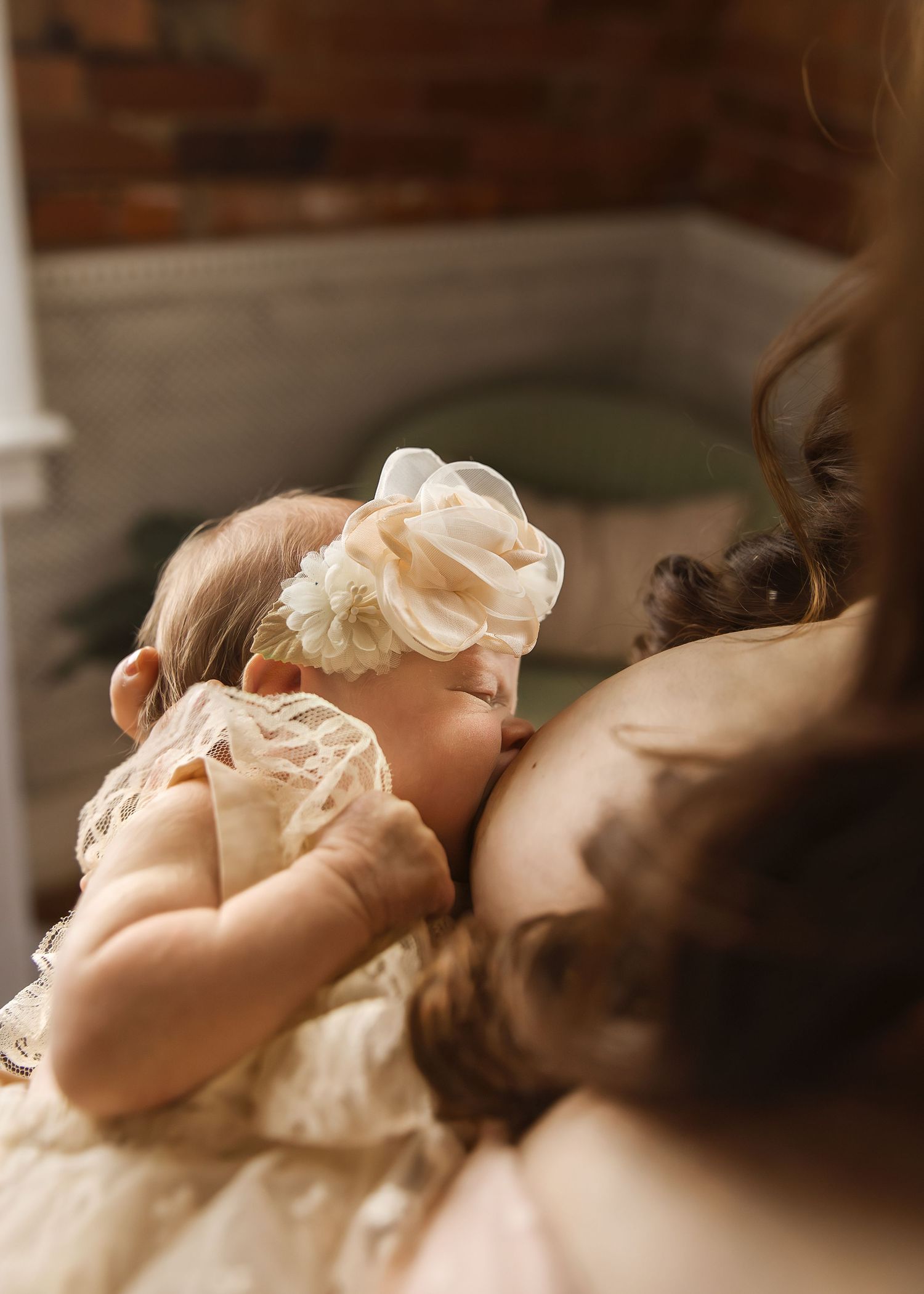 Lifestyle Newborn photoshoot in Central Illinois