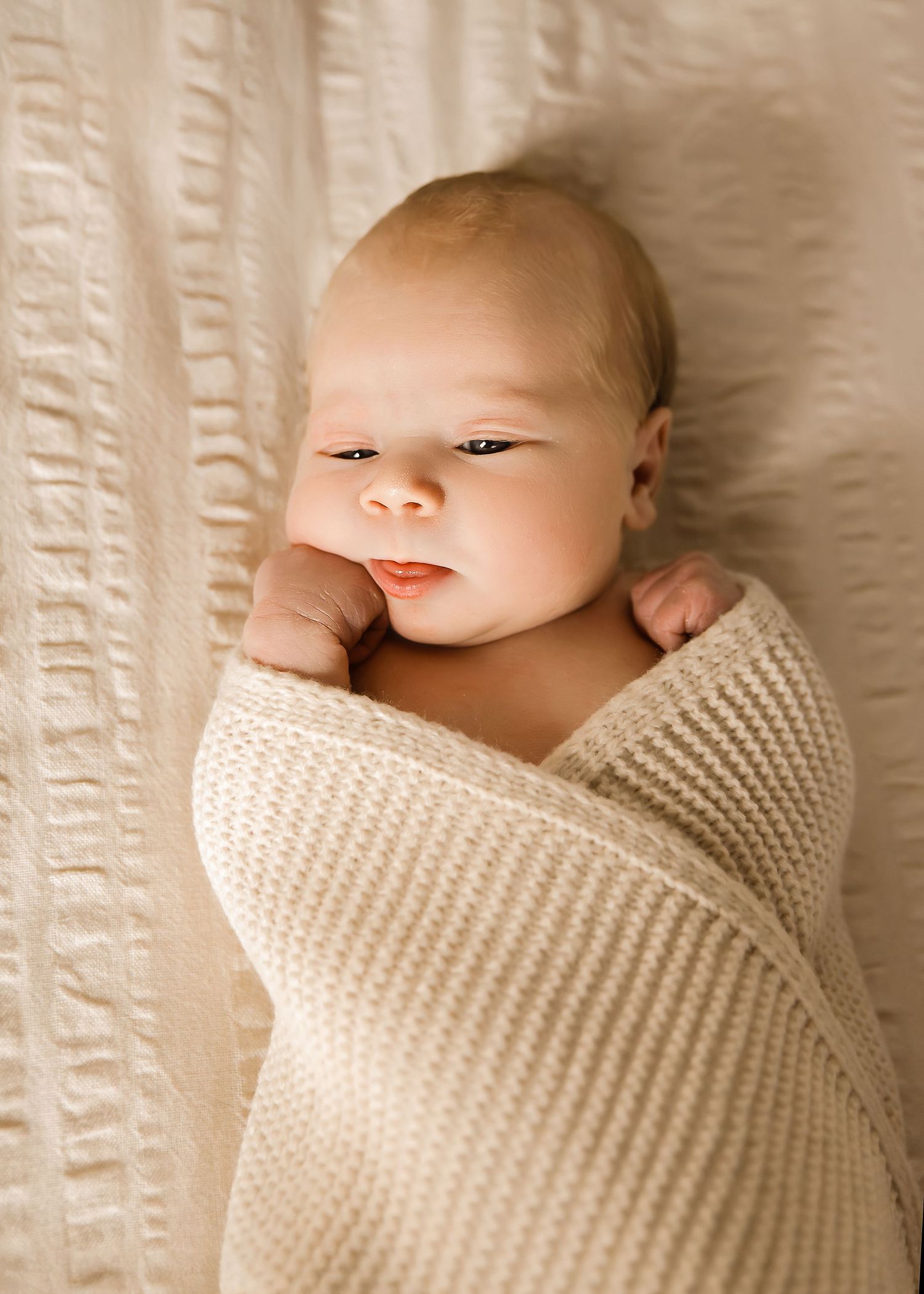 Lifestyle Newborn photoshoot in Central Illinois