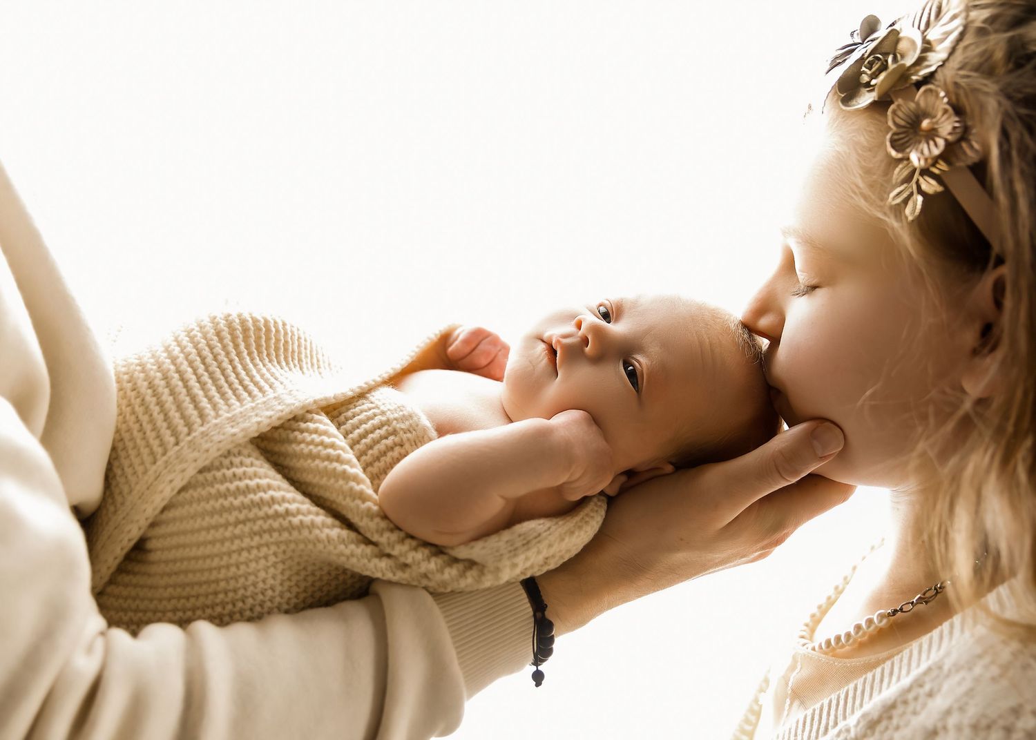 Lifestyle Newborn photoshoot in Central Illinois