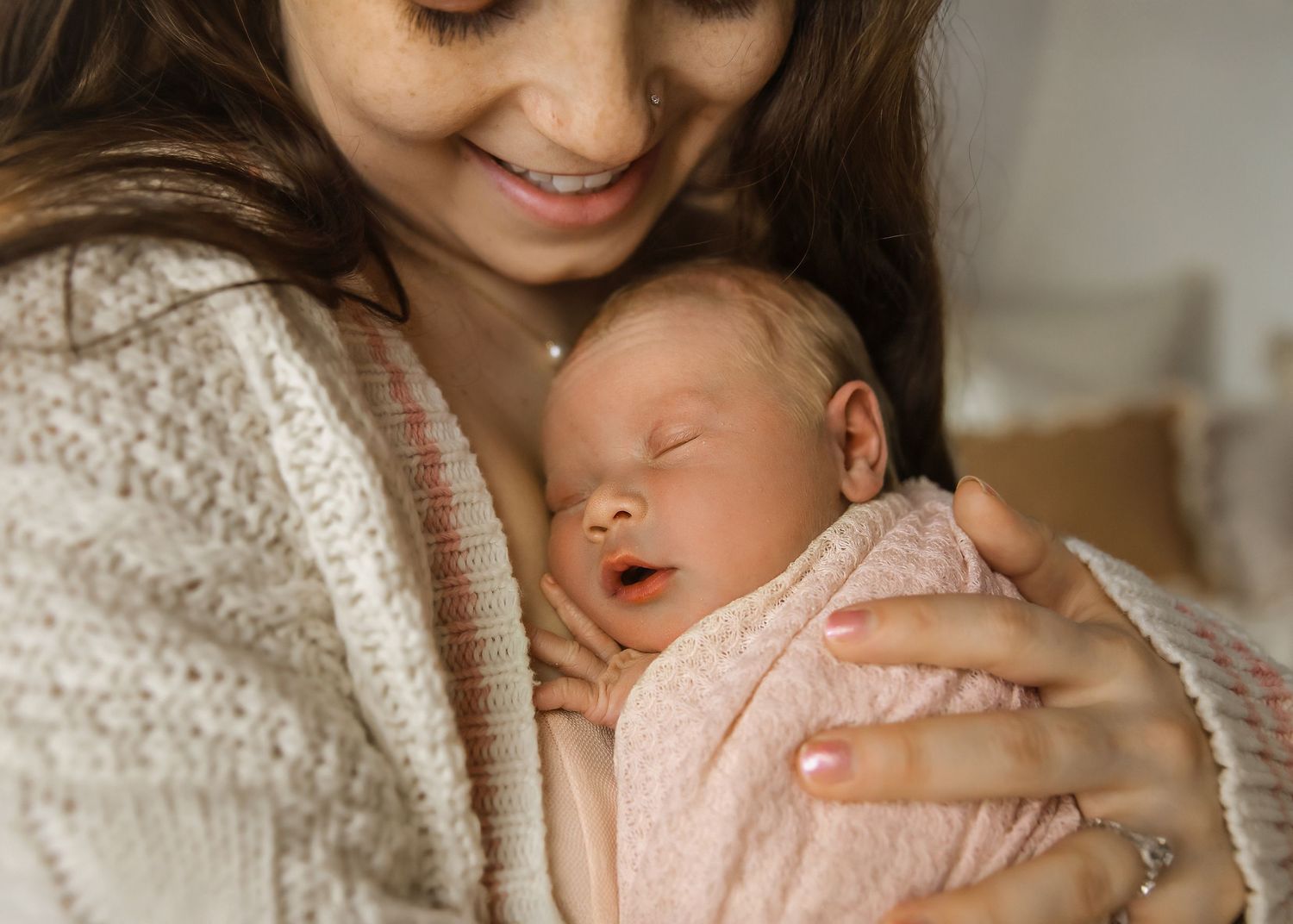 Lifestyle Newborn photoshoot in Central Illinois