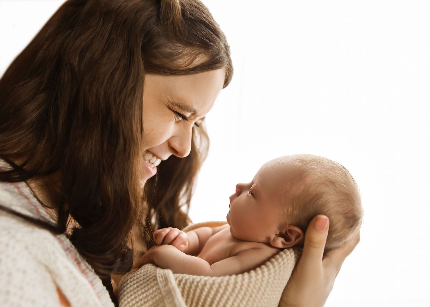 Lifestyle Newborn photoshoot in Central Illinois