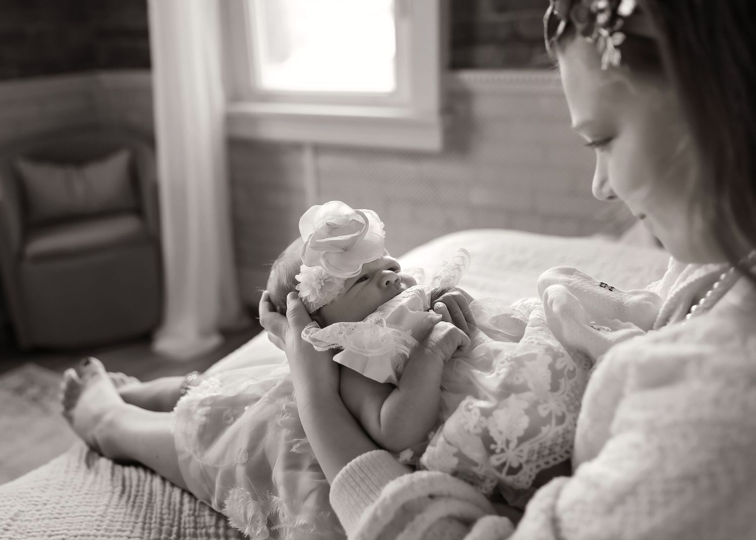 Lifestyle Newborn photoshoot in Central Illinois
