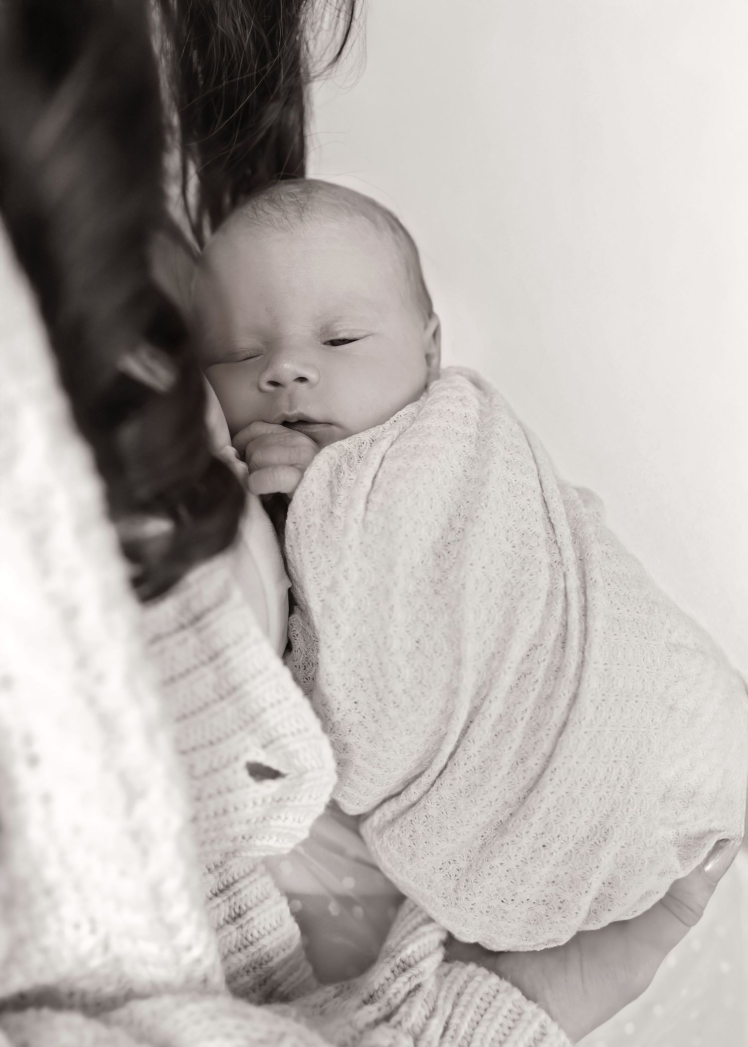 Lifestyle Newborn photoshoot in Central Illinois