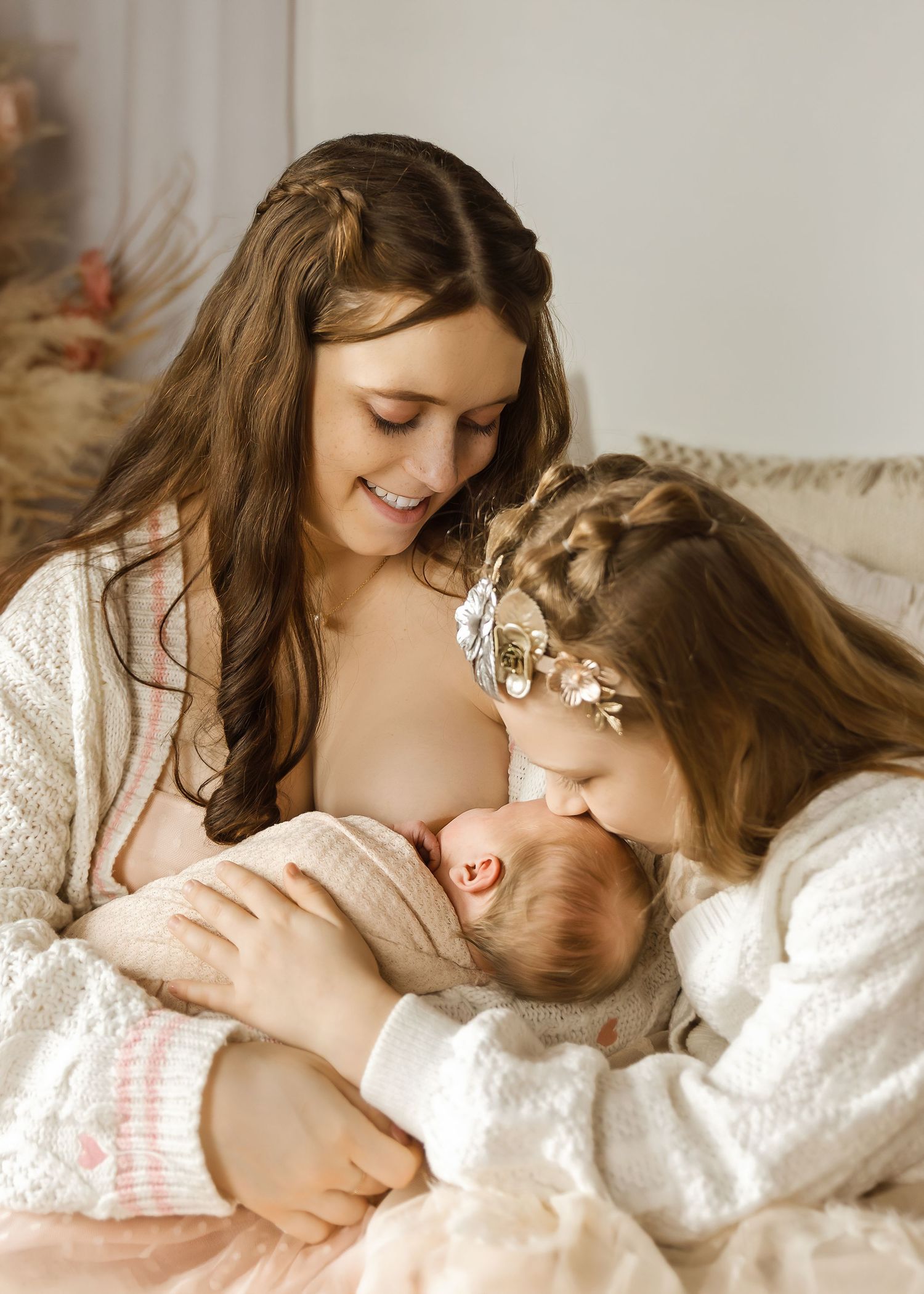 Lifestyle Newborn photoshoot in Central Illinois