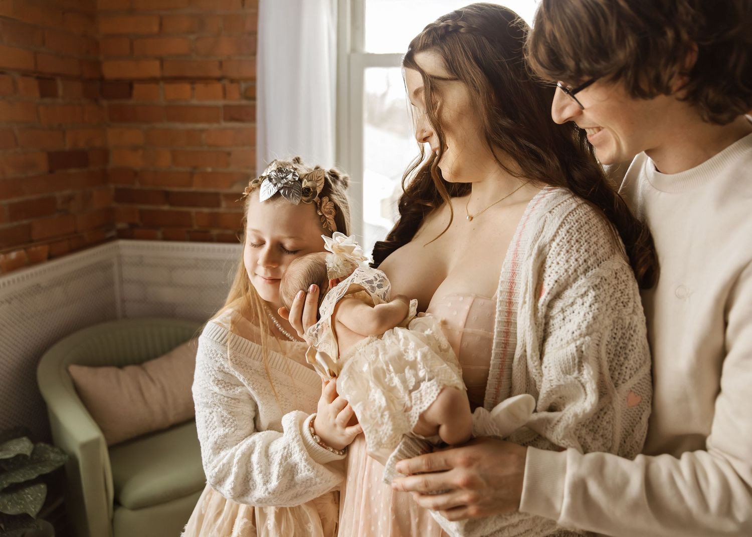 Lifestyle Newborn photoshoot in Central Illinois