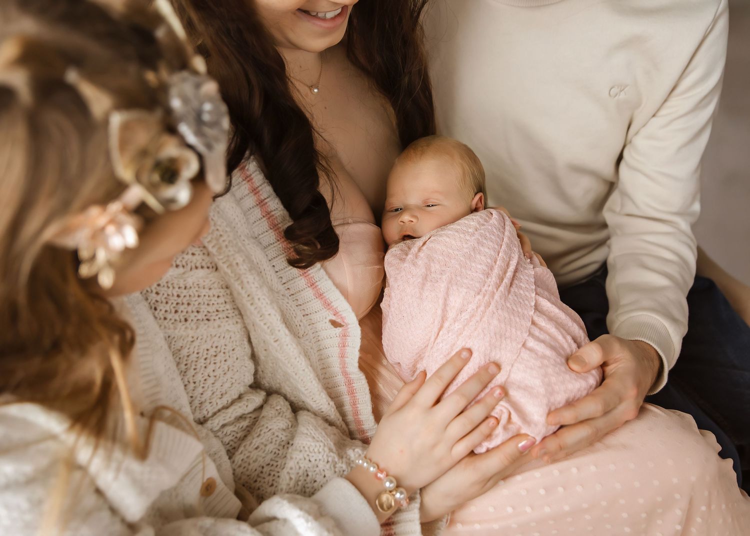 Lifestyle Newborn photoshoot in Central Illinois