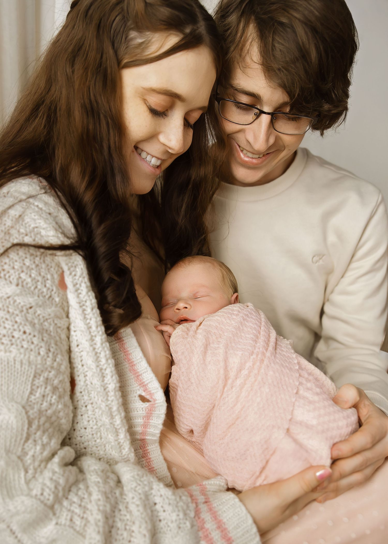 Lifestyle Newborn photoshoot in Central Illinois