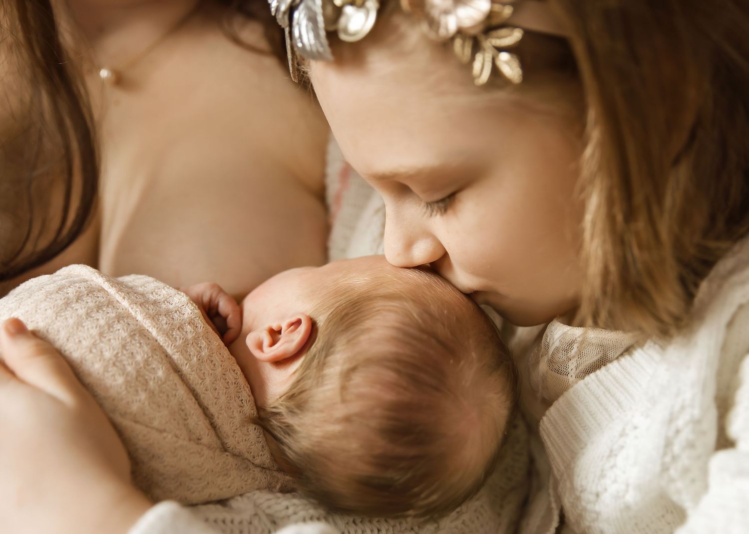 Lifestyle Newborn photoshoot in Central Illinois