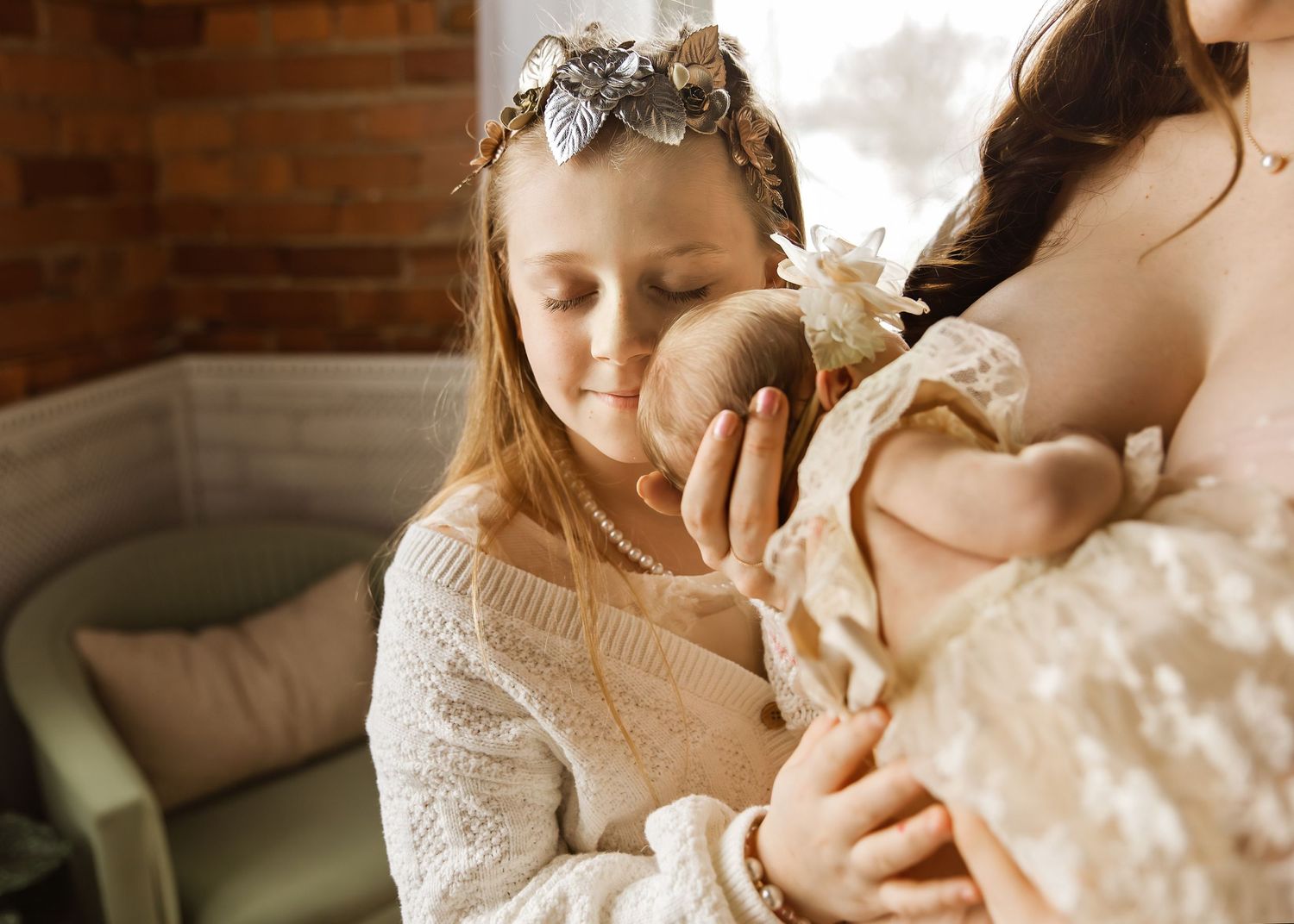 Lifestyle Newborn photoshoot in Central Illinois