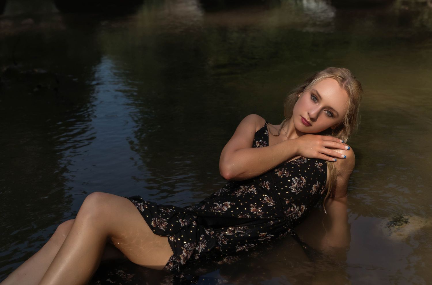 Creek Portrait Photoshoot in Kickapoo, IL