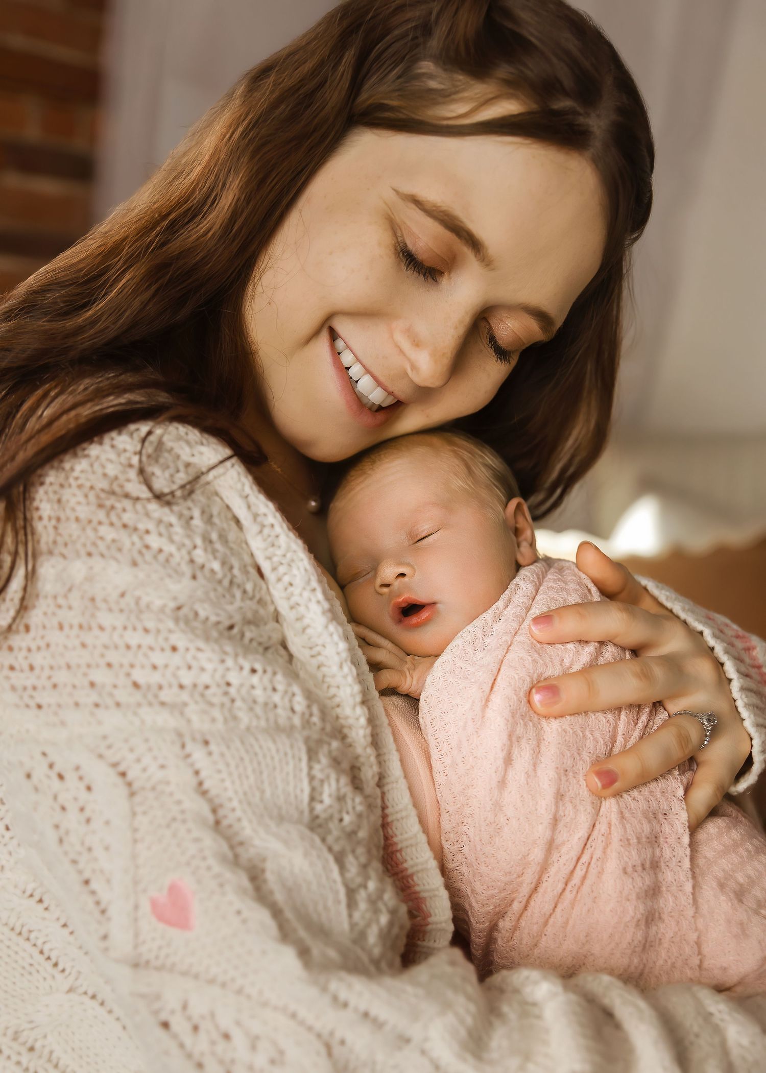Lifestyle Newborn photoshoot in Central Illinois