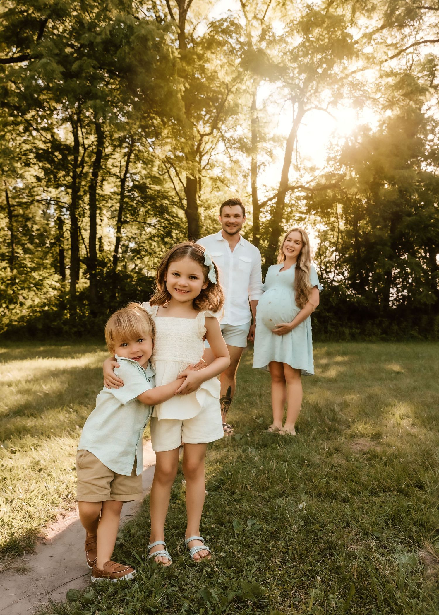 Family maternity session at Farmdale Reservoir during golden hour
