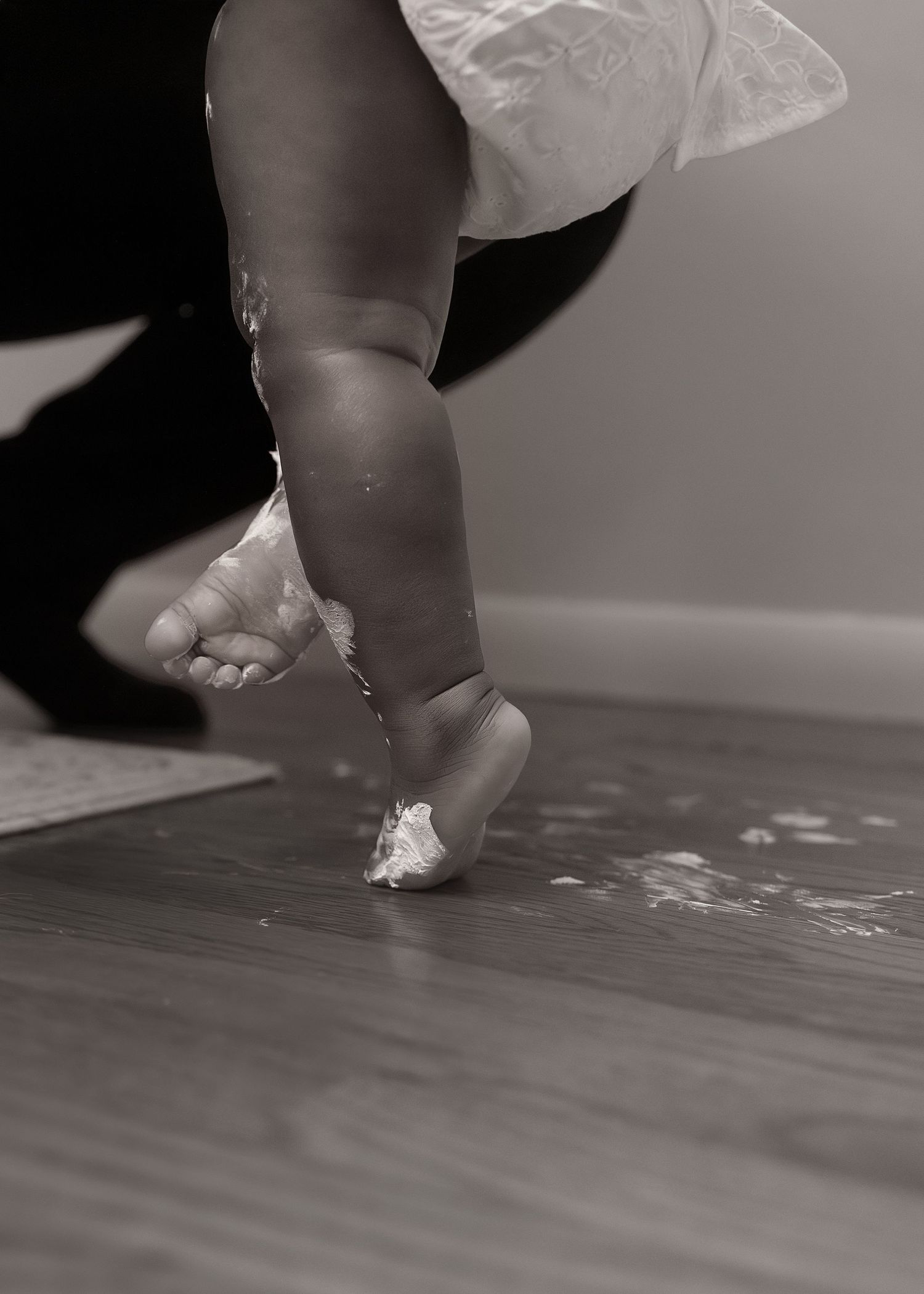 In-home cake smash session in Peoria, IL