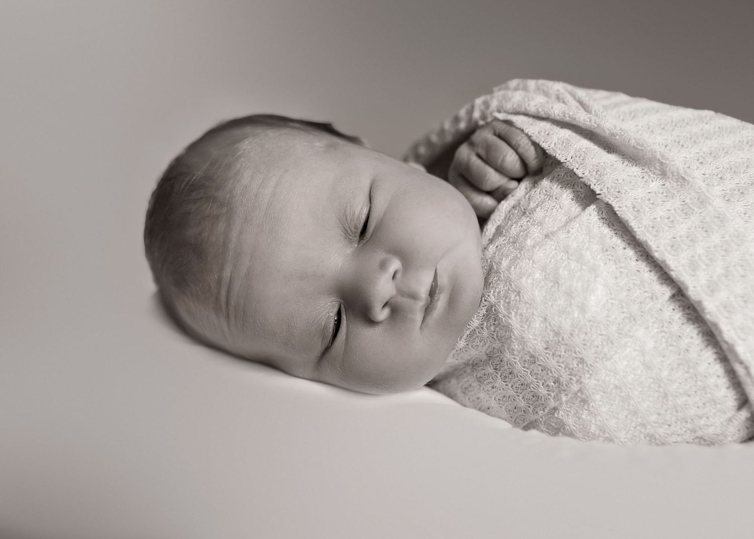 Lifestyle Newborn photoshoot in Central Illinois