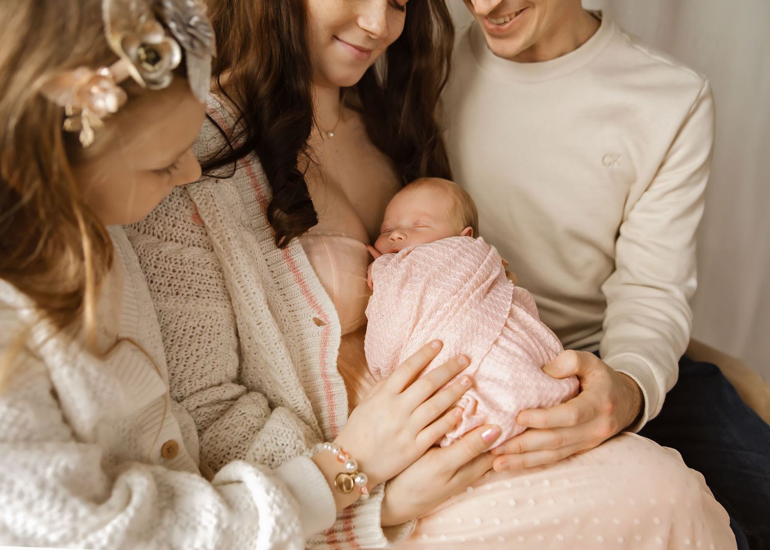Lifestyle Newborn photoshoot in Central Illinois