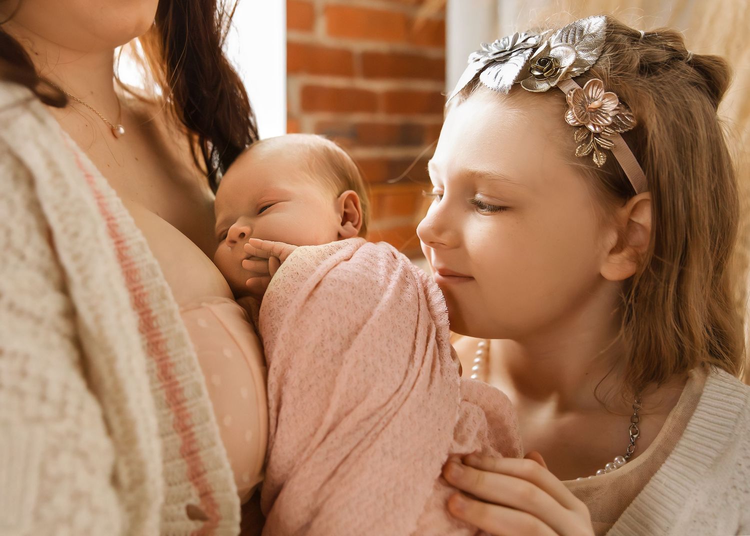 Lifestyle Newborn photoshoot in Central Illinois