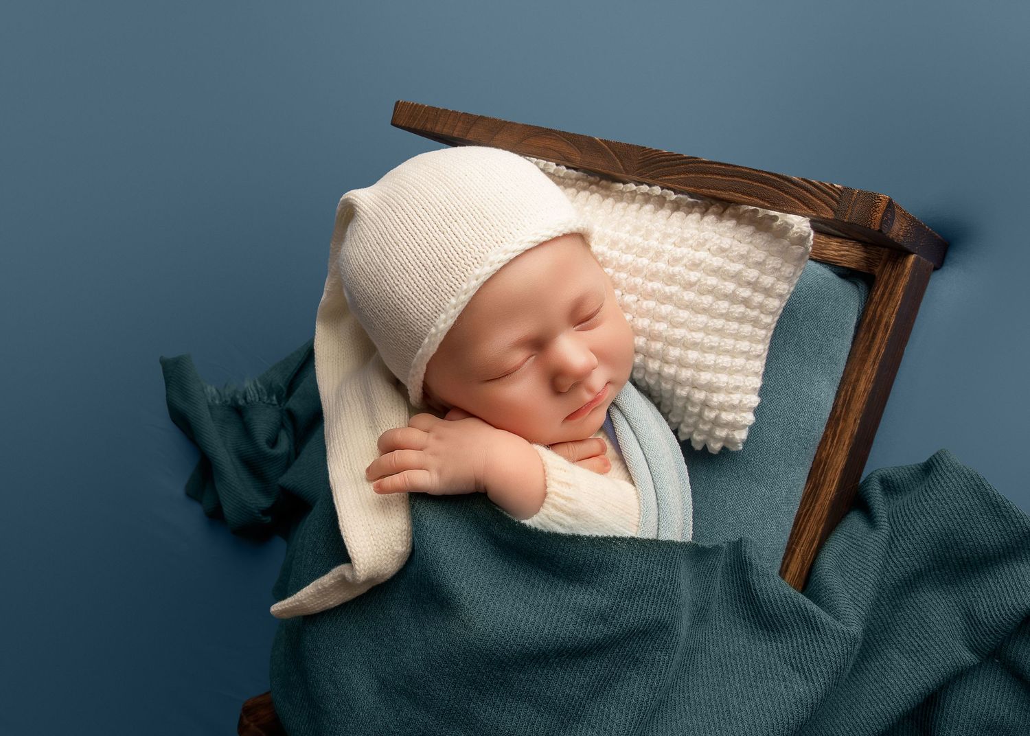 Posed Newborn Session in studio in Peoria, IL
