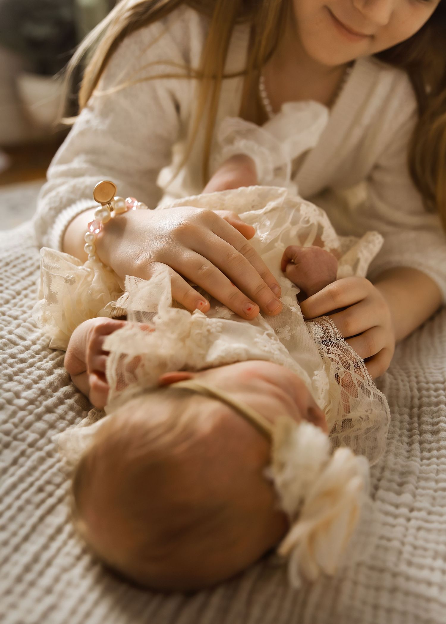 Lifestyle Newborn photoshoot in Central Illinois