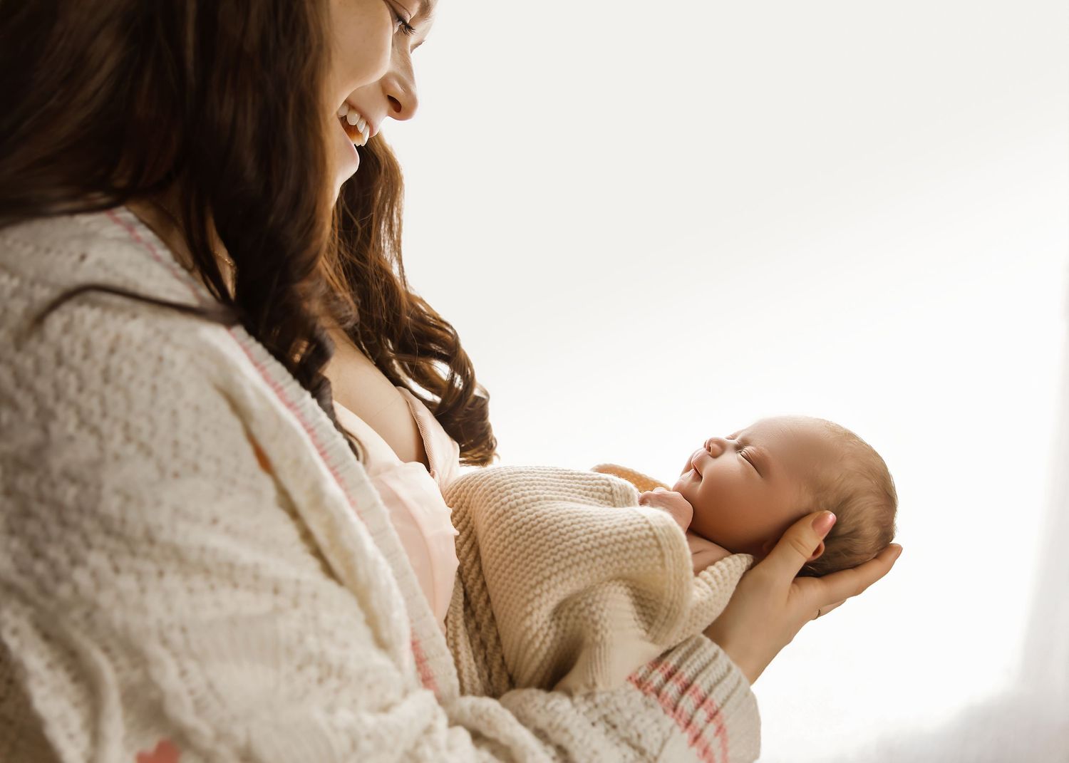 Lifestyle Newborn photoshoot in Central Illinois