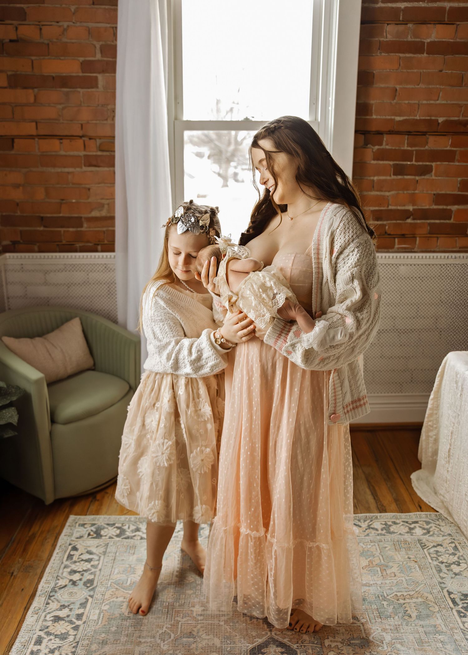 Lifestyle Newborn photoshoot in Central Illinois