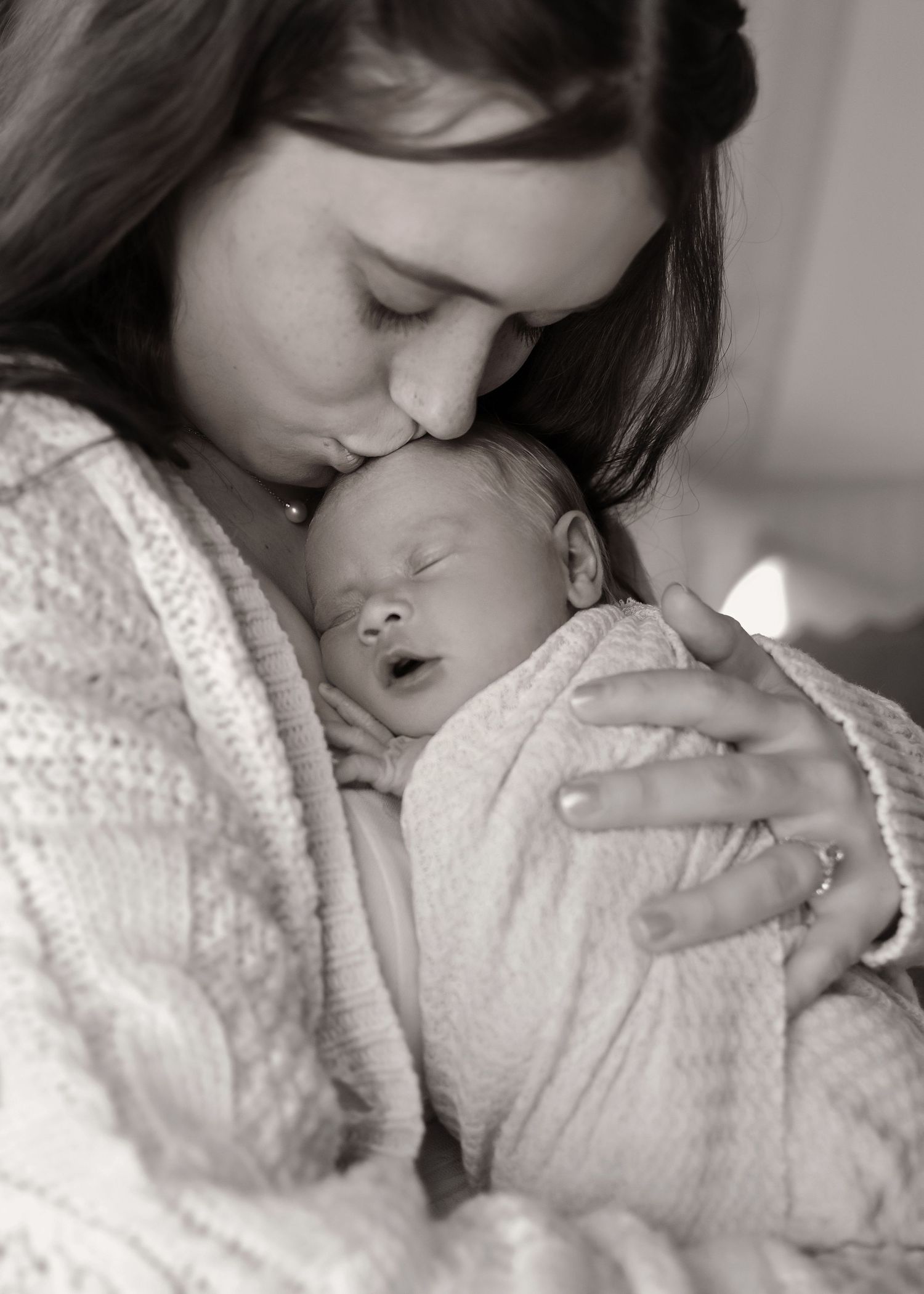 Lifestyle Newborn photoshoot in Central Illinois