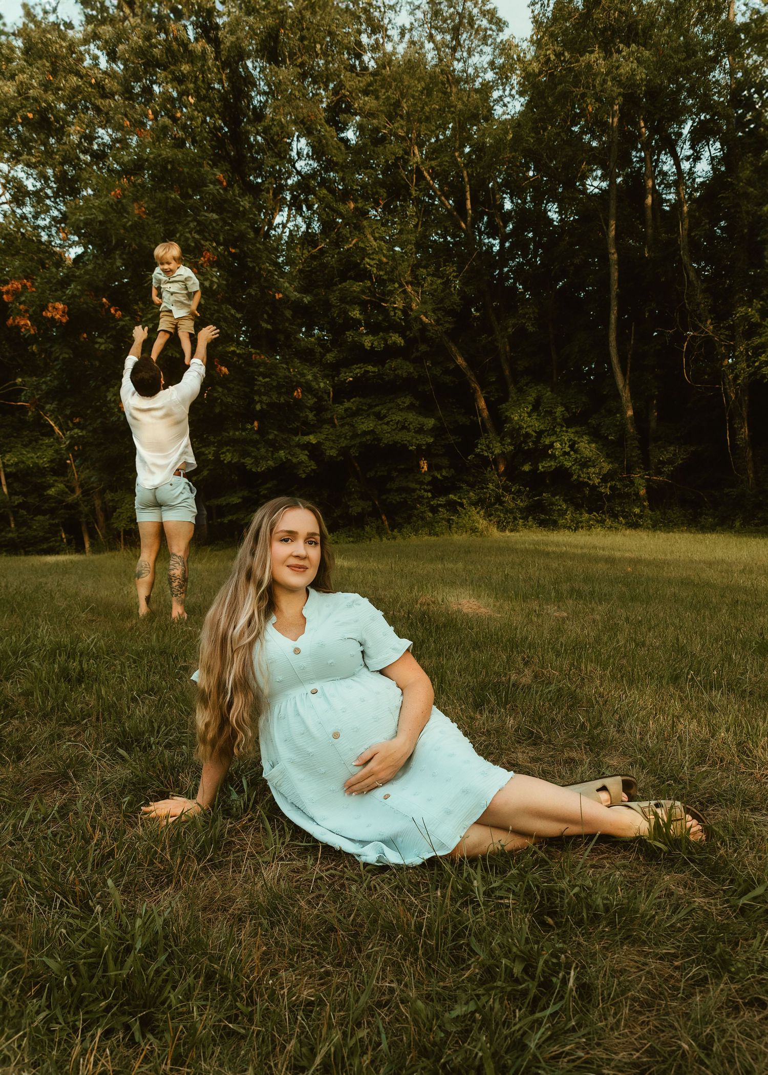 Bloomington IL maternity photography with family and playful moments