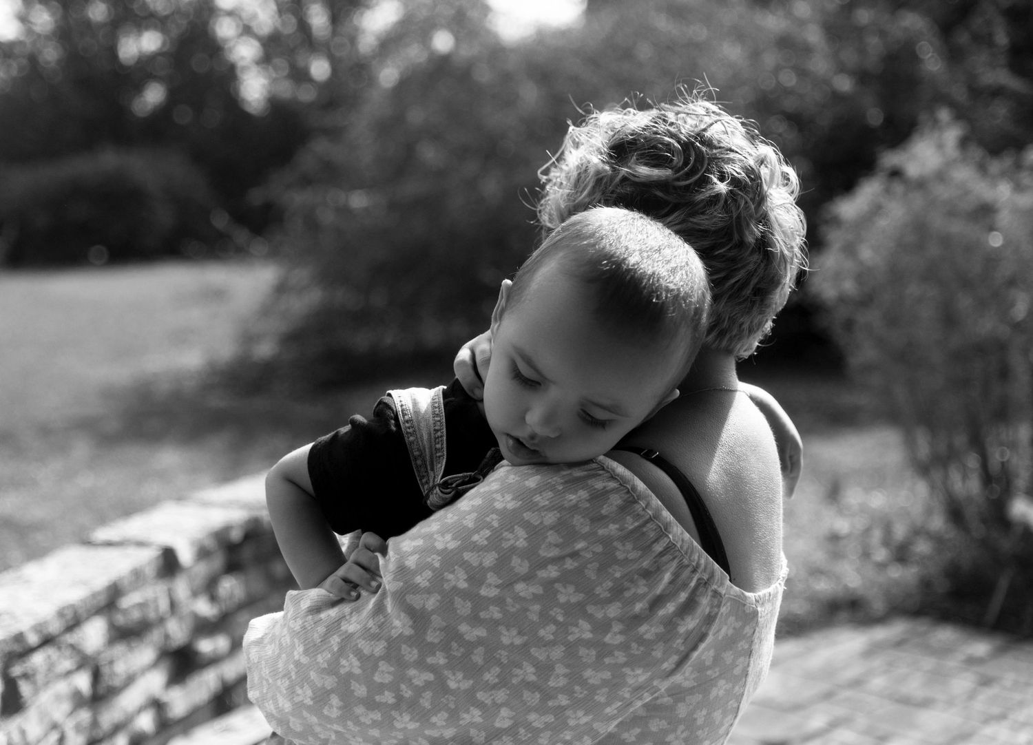 Mommy and me photoshoot at Illinois Central College Gardens in black and white