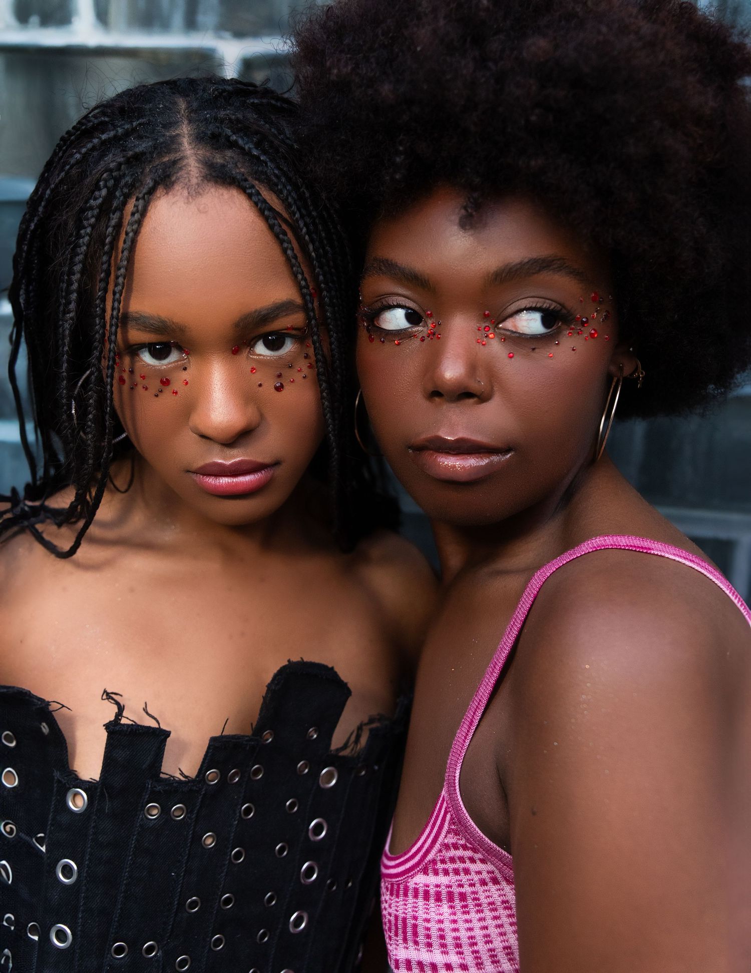 Creative portrait photo with two black models and creative makeup in Millennium park