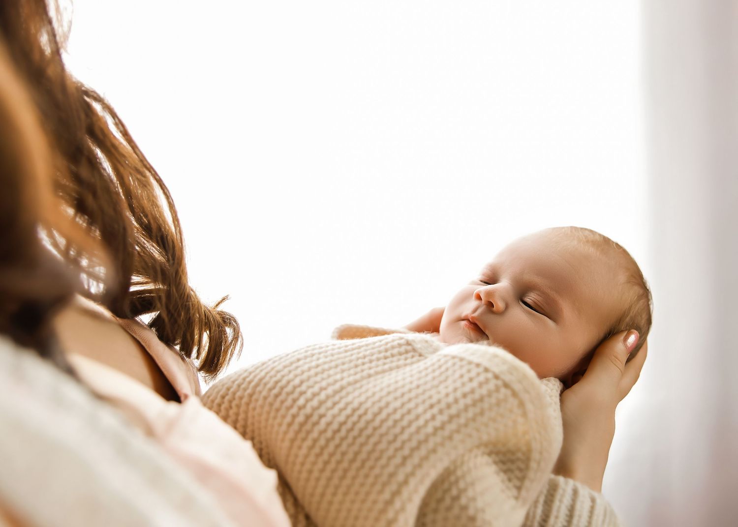 Lifestyle Newborn photoshoot in Central Illinois