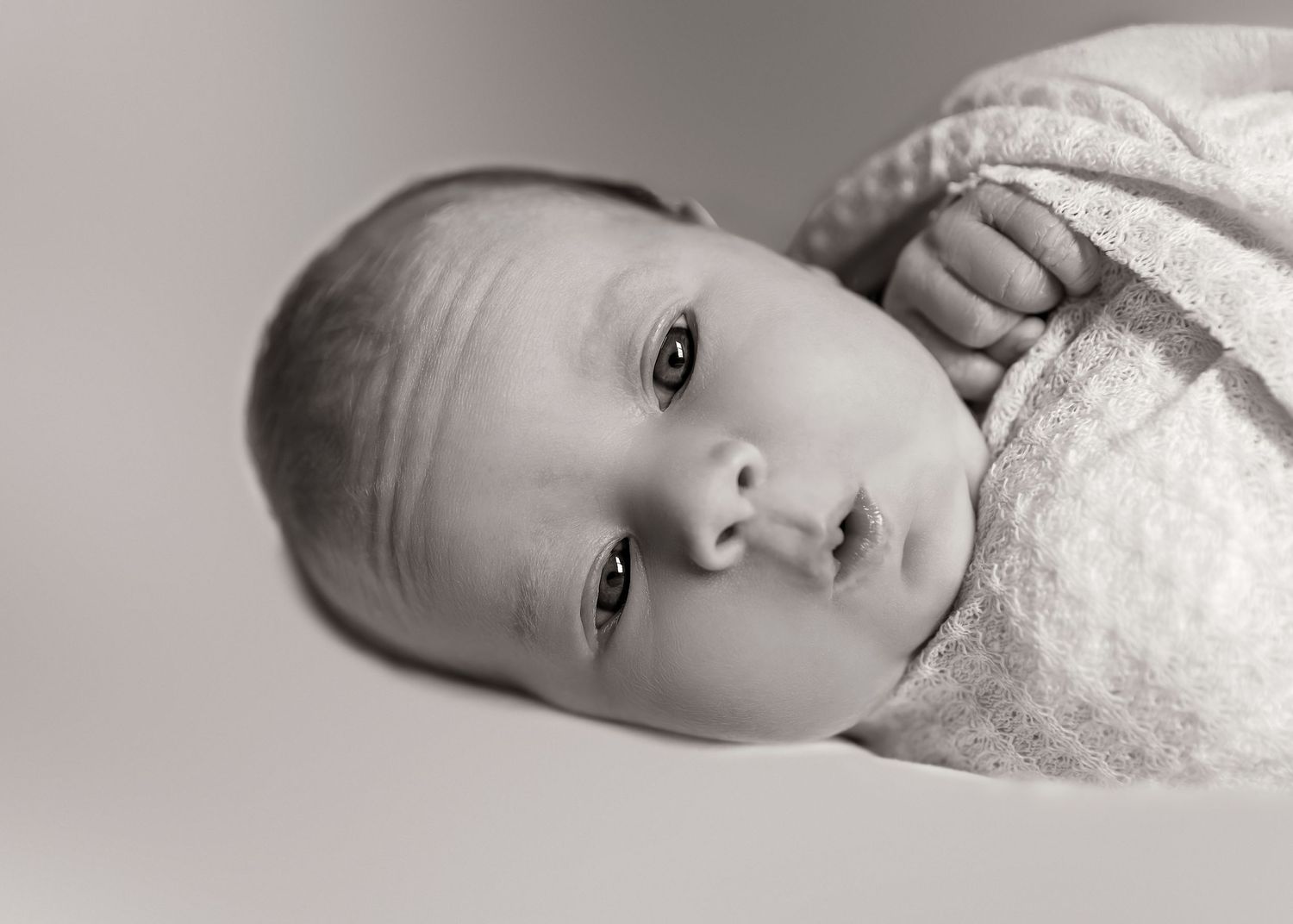 Lifestyle Newborn photoshoot in Central Illinois