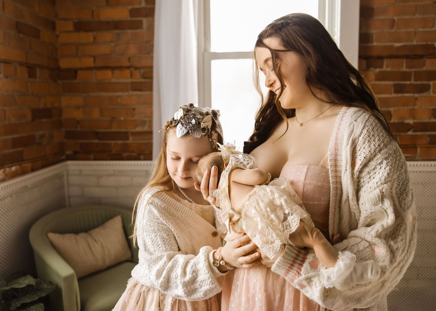 Lifestyle Newborn photoshoot in Central Illinois