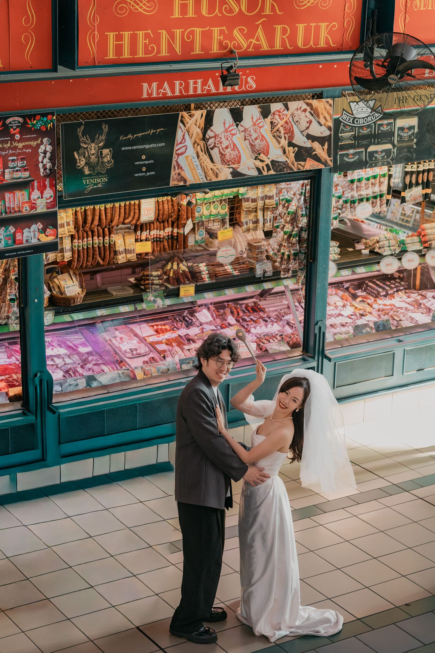 pre-wedding /couple photoshoot photos in the Central Market in Budapest