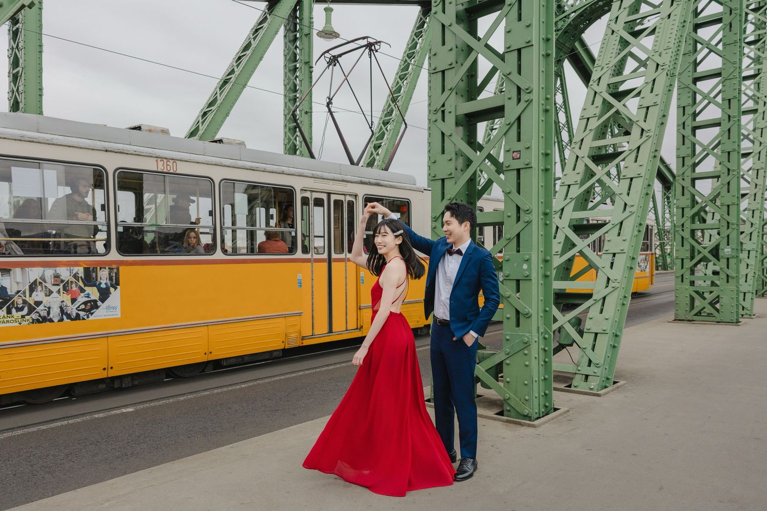 pre-wedding /couple photoshoot on the Liberty Bridge in Budapest