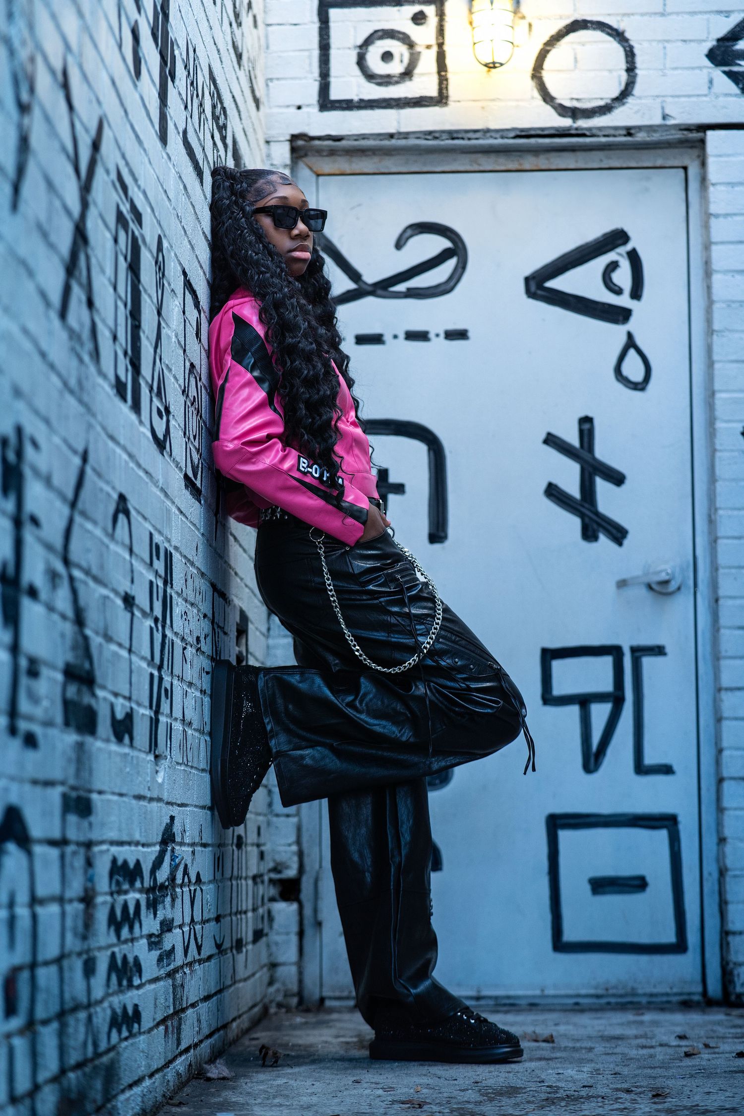 Stylish woman in pink jacket and black pants in Nashville mural photo. Nashville, Clarksville, & Surrounding area photographer.