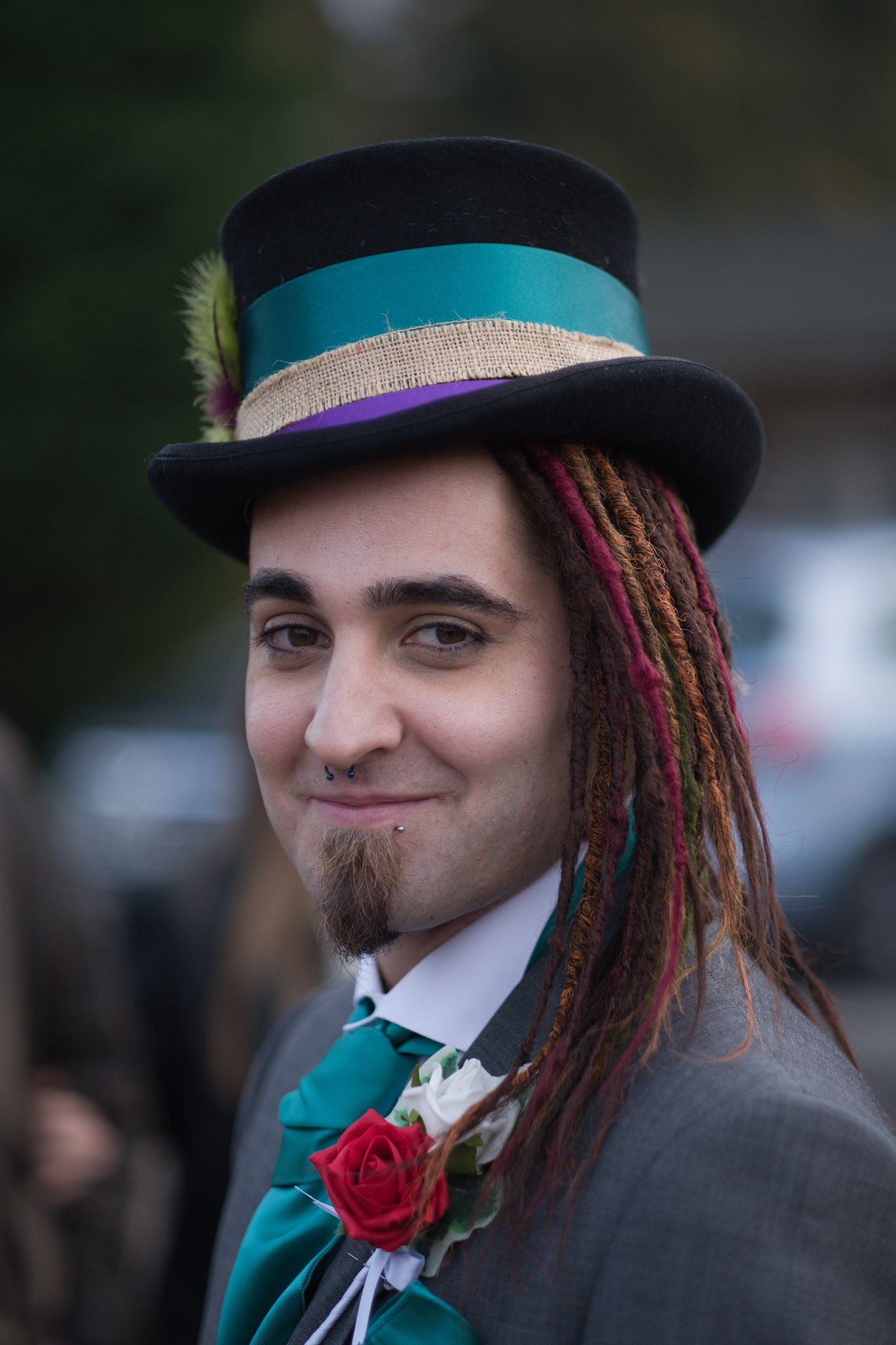 Wedding portrait. Groom with dreadlocks and top hat.