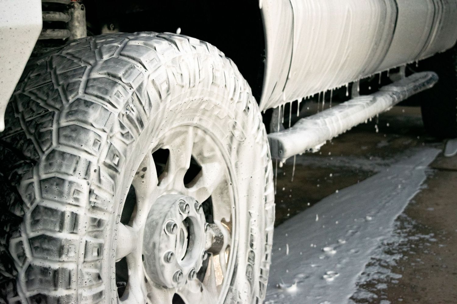 detailing service hand car wash and dry glove mit truck soap suds ford super duty f-250 el paso tx texas apex autoworks