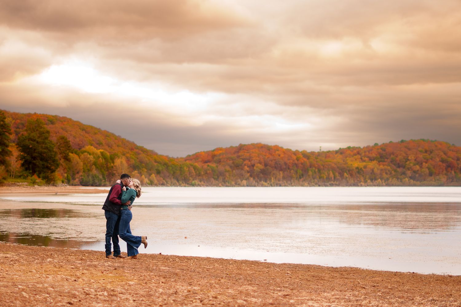 Panoramic lakeside couples' photos with dramatic sunset and mountain backdrop.
