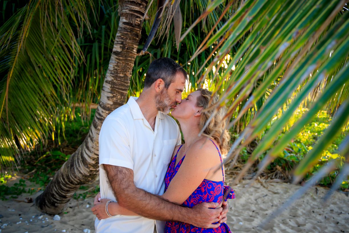 Romantic sunset couples photography in Hanalei, Kauaʻi