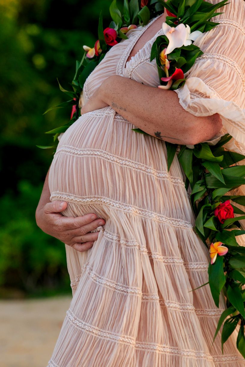Lifestyle maternity session on the shores of Hanalei Bay, Kauaʻi