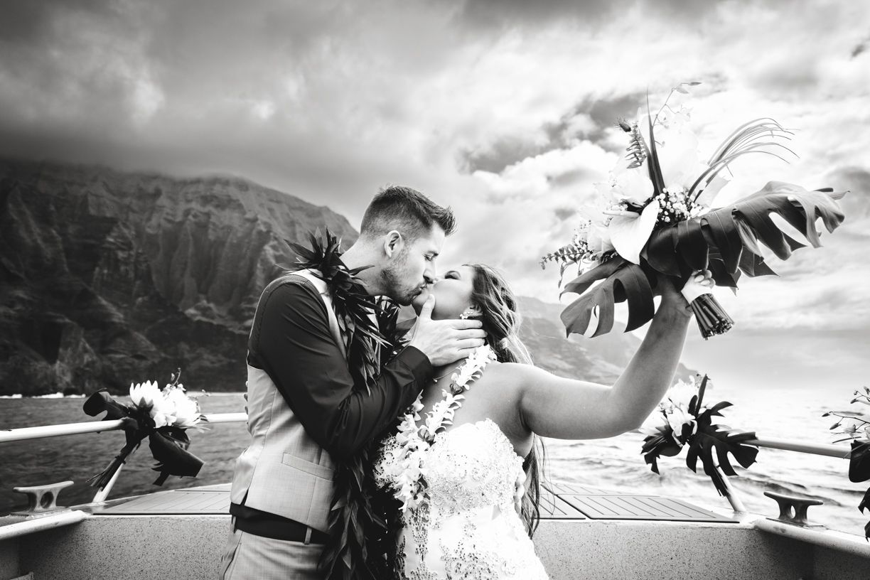 Kaua'i Elopement photography down the Na Pali Coast