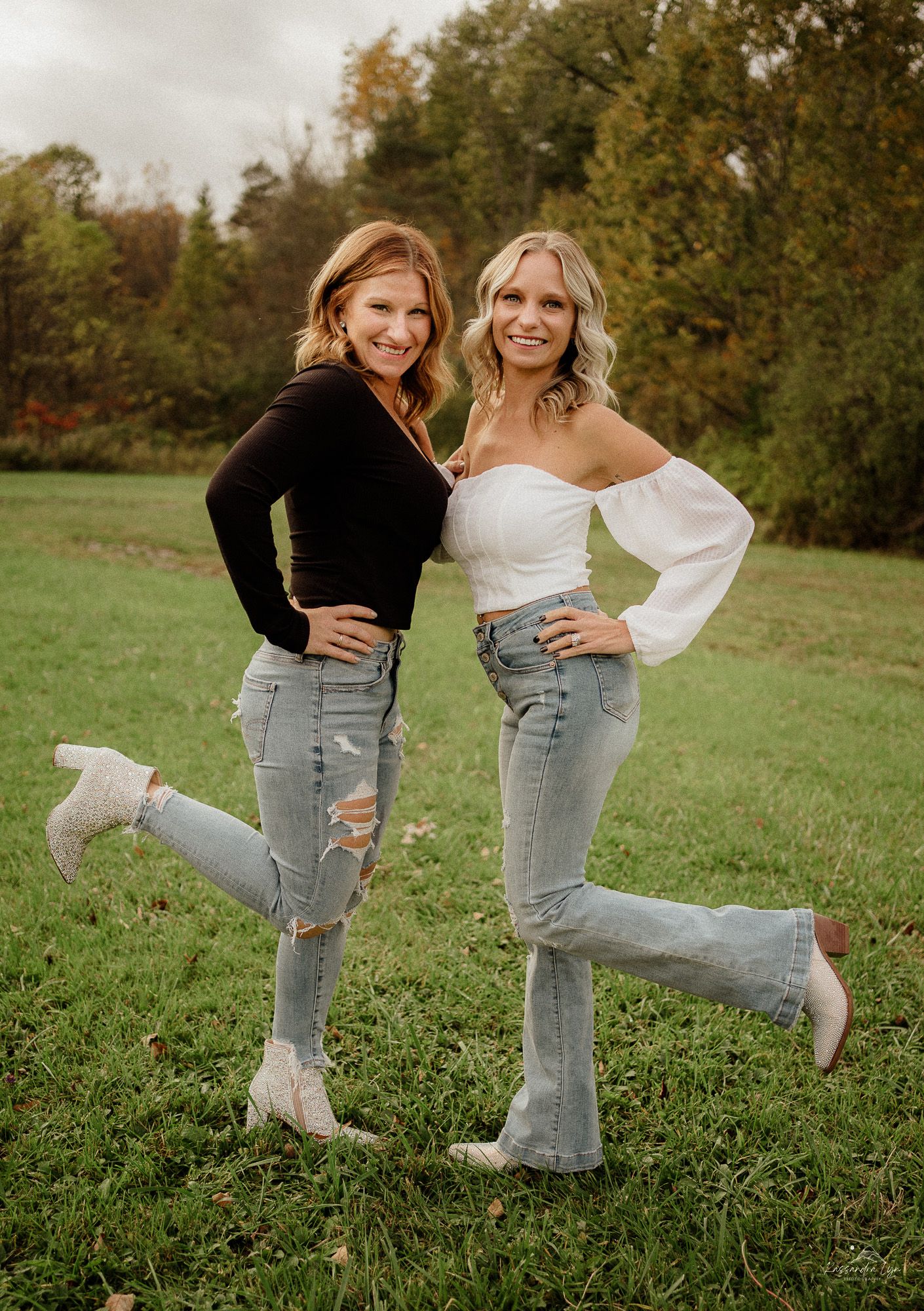 Celebrate your friendship with a Best Friends Photo Shoot in Western New York. Capture laughter, adventures, and authentic moments outdoors.