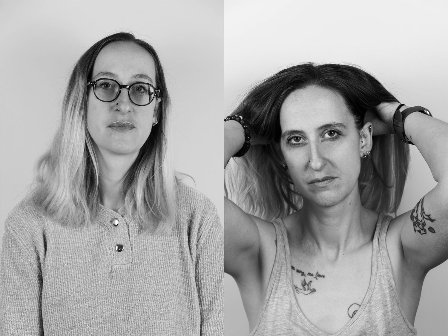 Séance Harmonie — diptyque portrait studio noir et blanc deux femmes, lunettes et pull vs tatouages et débardeur, photographe Guignicourt