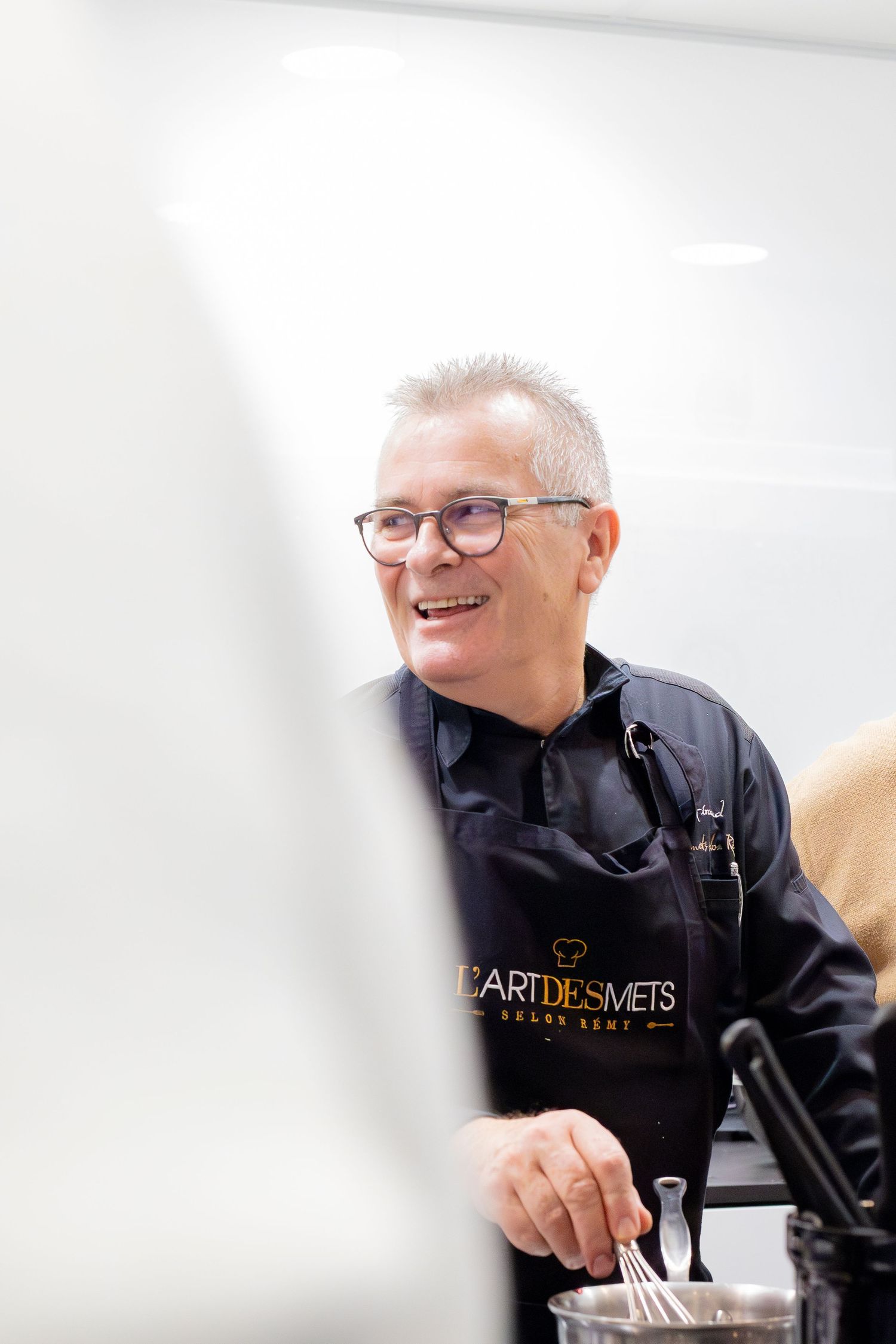 Le Chef Rémy Giraud à un de ces cours à l'école l'Arts des Mets aux Hauts de Loire.