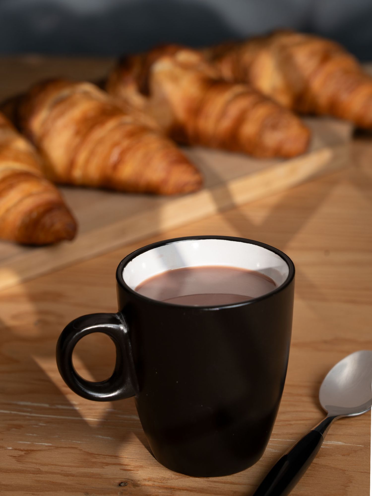 photo culinaire,tasse, croissant au matin