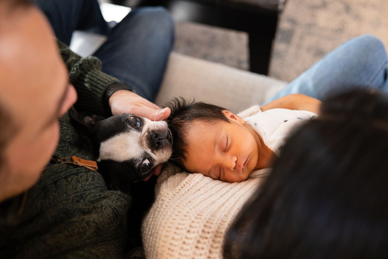 Lifestyle photography session featuring tender moments and casual indoor portraits.
