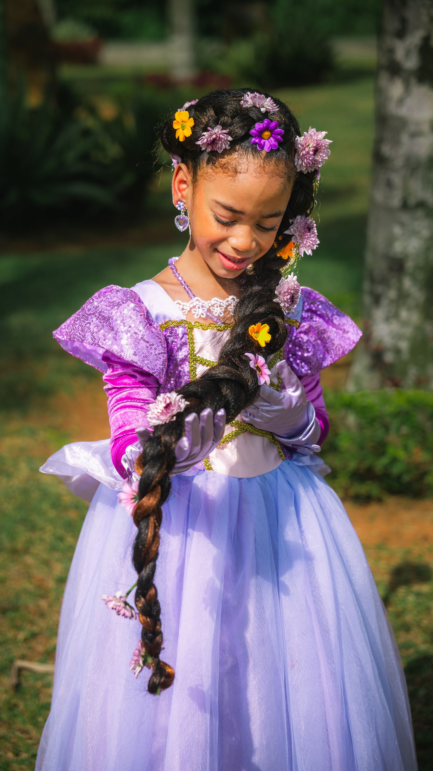 Sesión fotográfica infantil en Panamá con retrato artístico de niña en exteriores y dirección creativa