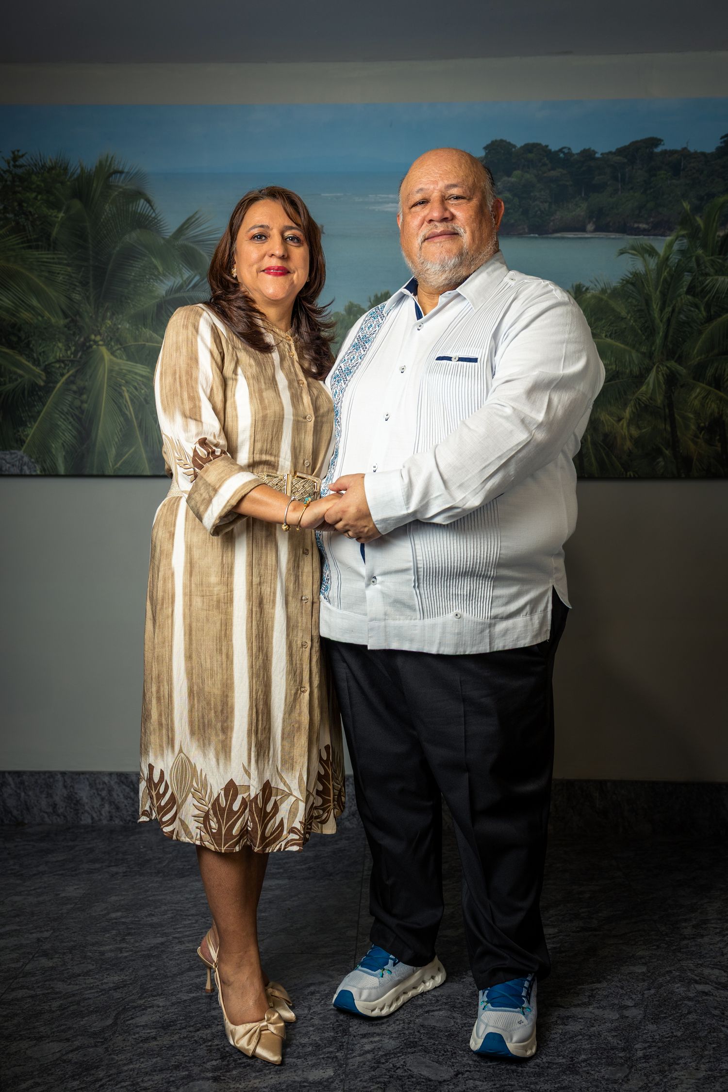 Retrato profesional de pareja en Panamá realizado en una sesión fotográfica elegante para momentos personales y familiares