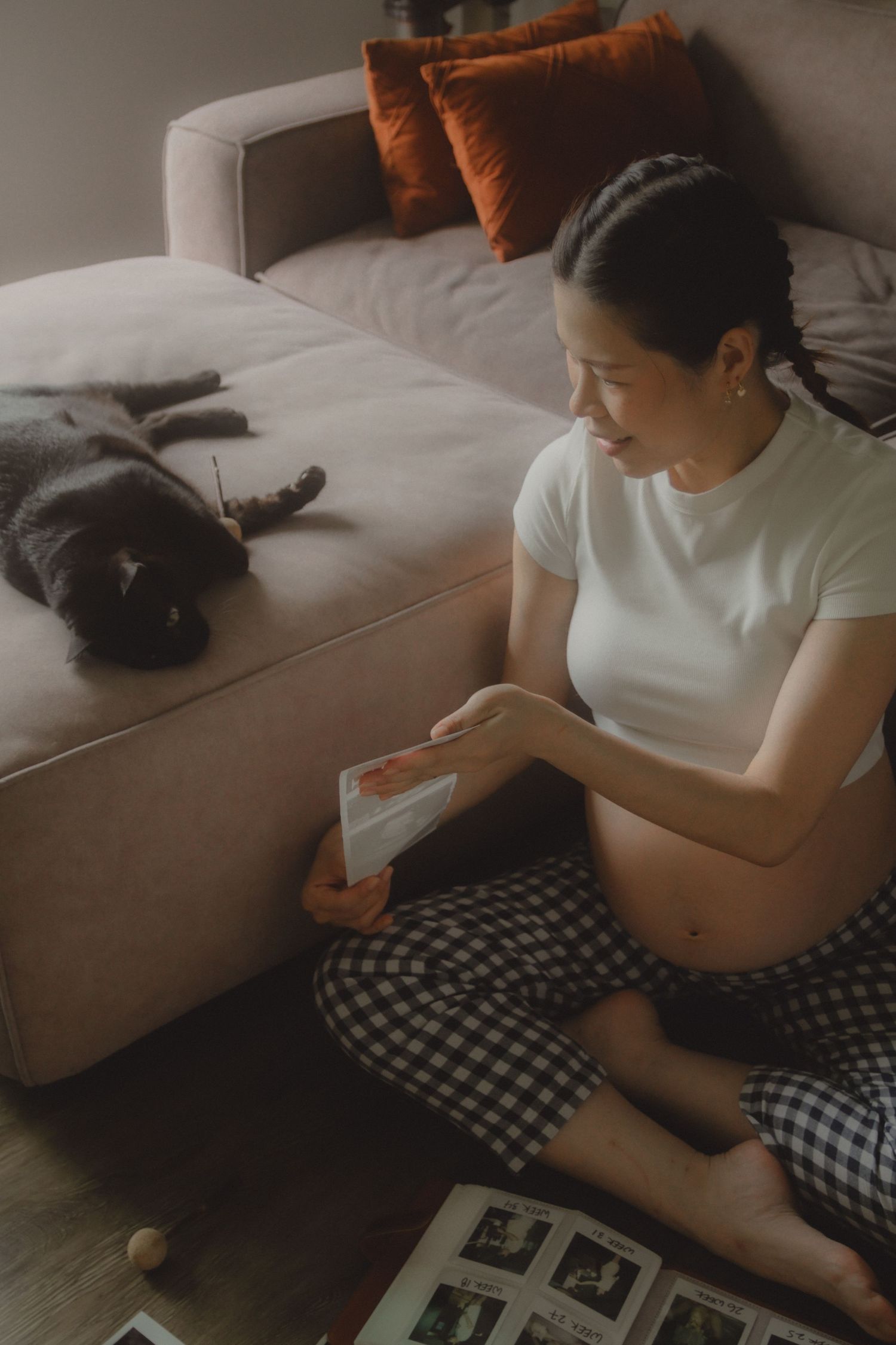 in-home maternity portrait photography in Singapore with natural light, emotional storytelling and cats